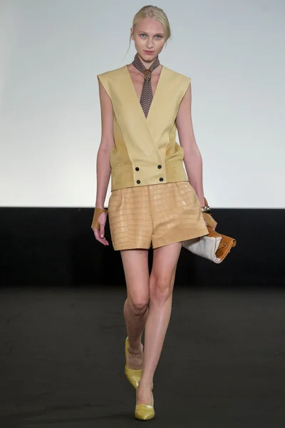 Look 14